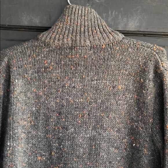 The Contour Zip Sweater With Pockets - Picture 6 of 7